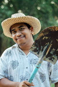 Portrait of mature man wearing hat