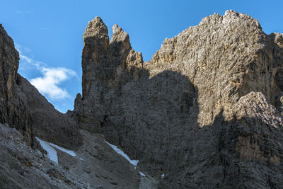 Torre del diavolo on cadini di misurina hiking trail, trentino, italy