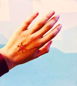 Close-up of hands on finger