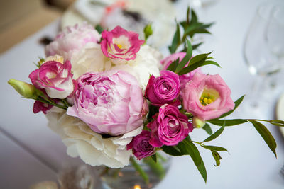 Wedding table setting with flowers