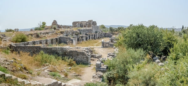 View of old ruins against sky