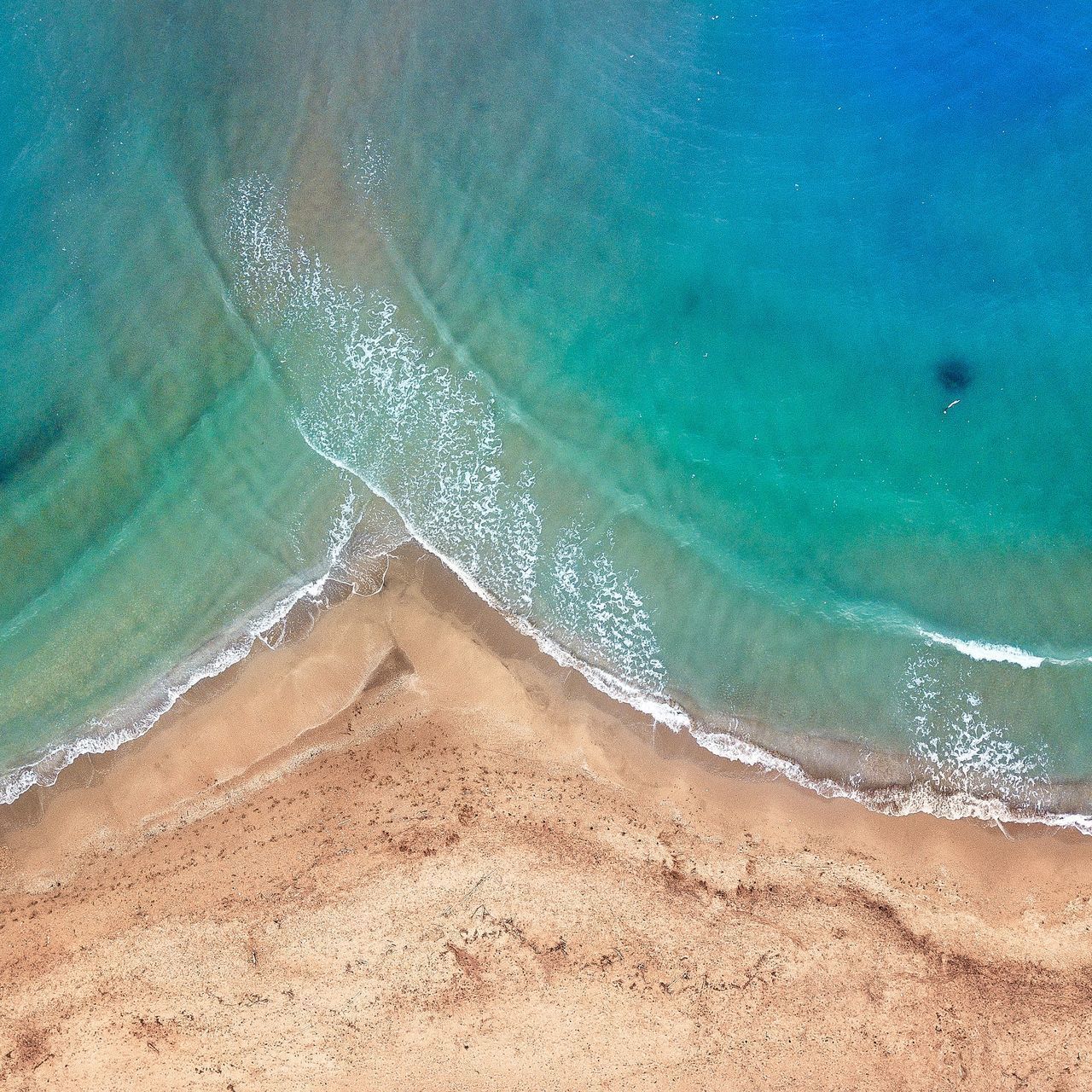 HIGH ANGLE VIEW OF BEACH