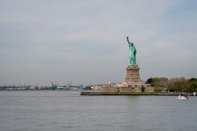 Statue of liberty with sea in background