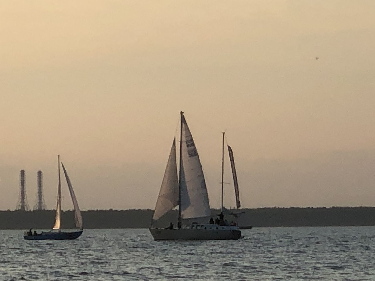 SAILBOAT SAILING ON SEA AGAINST SKY AT SUNSET