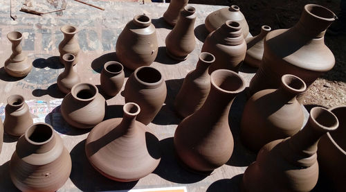 Pottery made by a potter... pottery of different sizes... for beautiful life. 