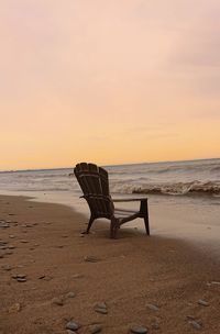 Solitary beach chair