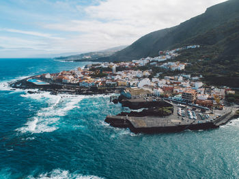 Panoramic view of sea and buildings against sky