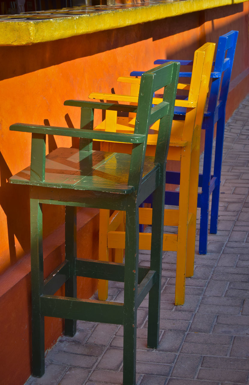 EMPTY CHAIRS AND TABLE IN RESTAURANT