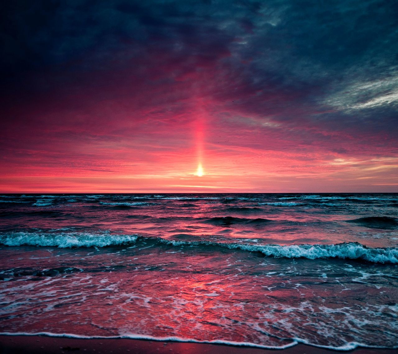 sea, horizon over water, sunset, beauty in nature, nature, beach, scenics, sky, reflection, tranquil scene, tranquility, dramatic sky, no people, water, outdoors, cloud - sky, sun, astronomy, day