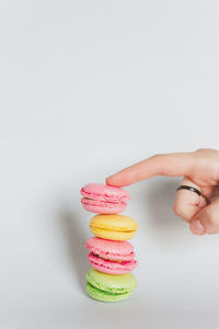 A woman's finger on macaroon