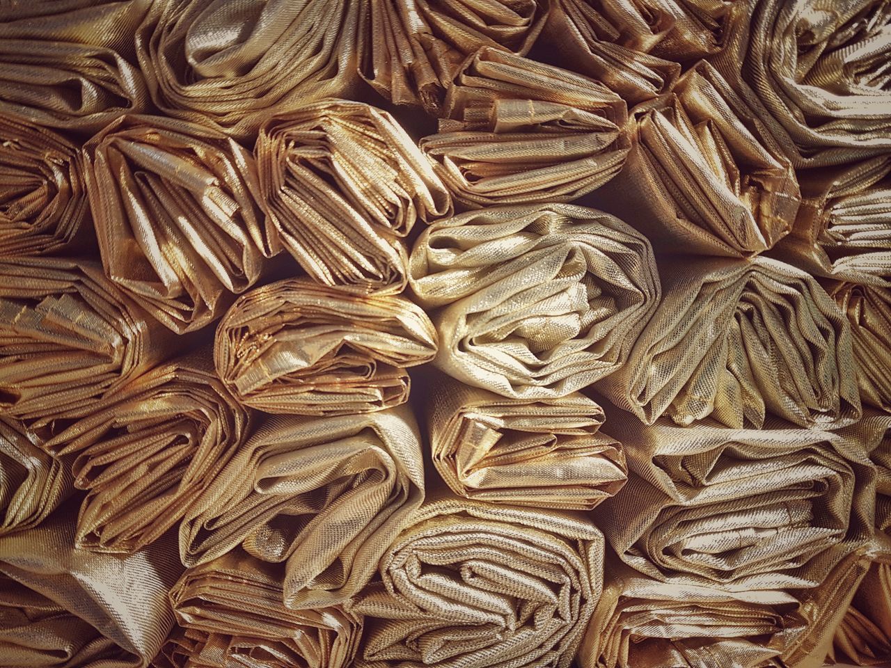 FULL FRAME SHOT OF ROASTED COFFEE BEANS