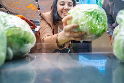 Cropped hand of man preparing food