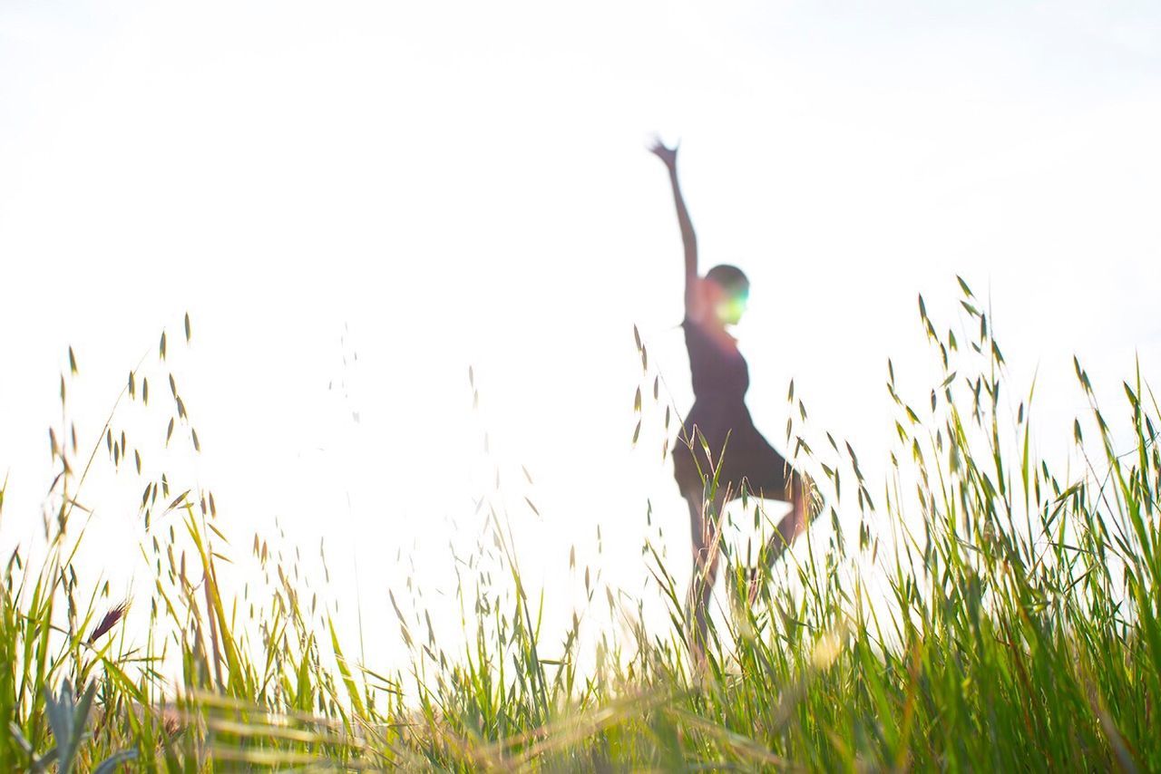 grass, one person, full length, outdoors, field, lifestyles, leisure activity, real people, day, clear sky, nature, sky, young adult, people