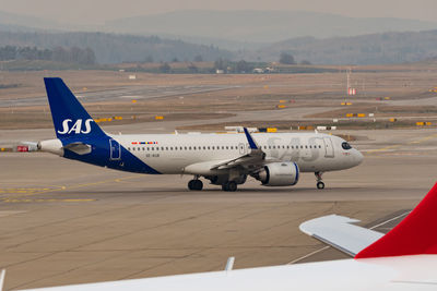 Zurich, switzerland, march 2, 2022 sas scandinavian airlines airbus a320-251n aircraft is taxiing 