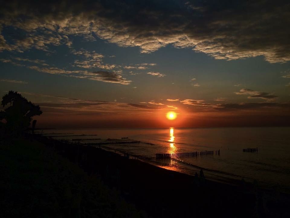 SCENIC VIEW OF SEA AT SUNSET