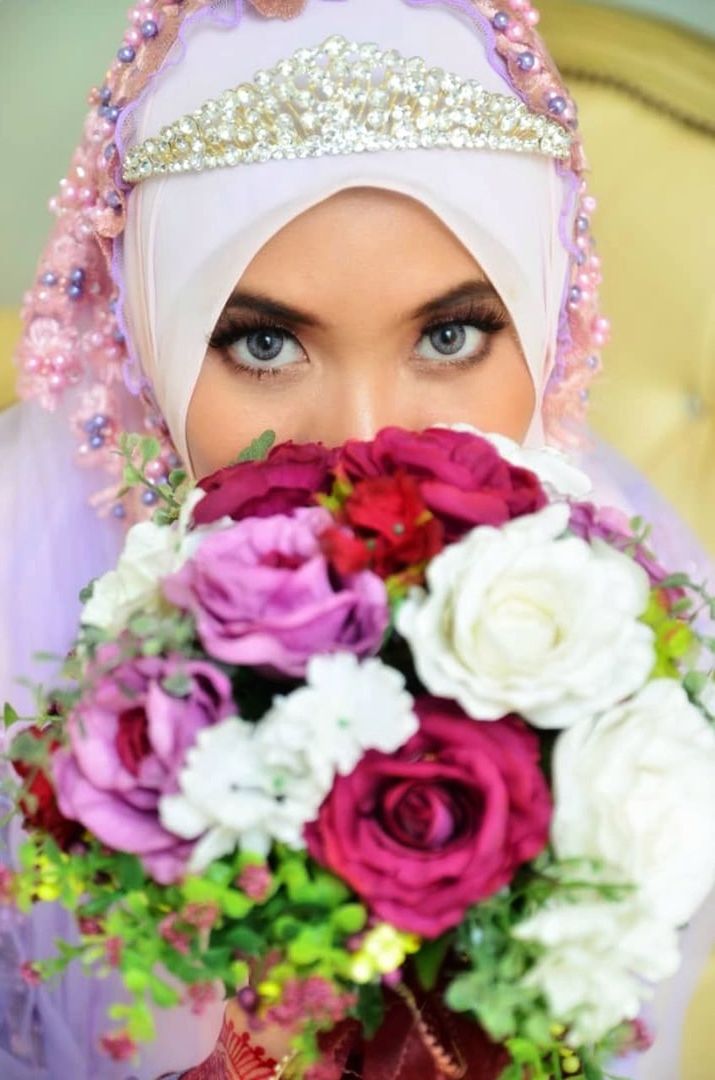 portrait, flower, one person, looking at camera, flowering plant, plant, headshot, women, beauty in nature, rose - flower, front view, young adult, bouquet, rose, adult, young women, beauty, celebration, flower arrangement, beautiful woman, flower head