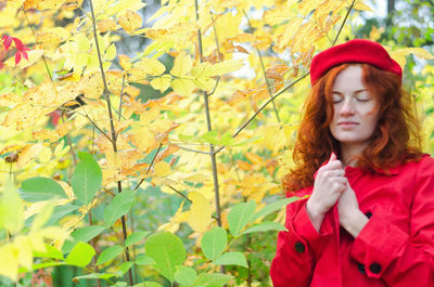 Young happy woman with red hair, freckles, blue eyes in beret in autumn park, smiling. lifestyle