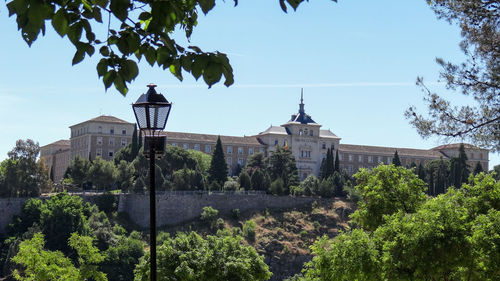 Plants by historic building against sky