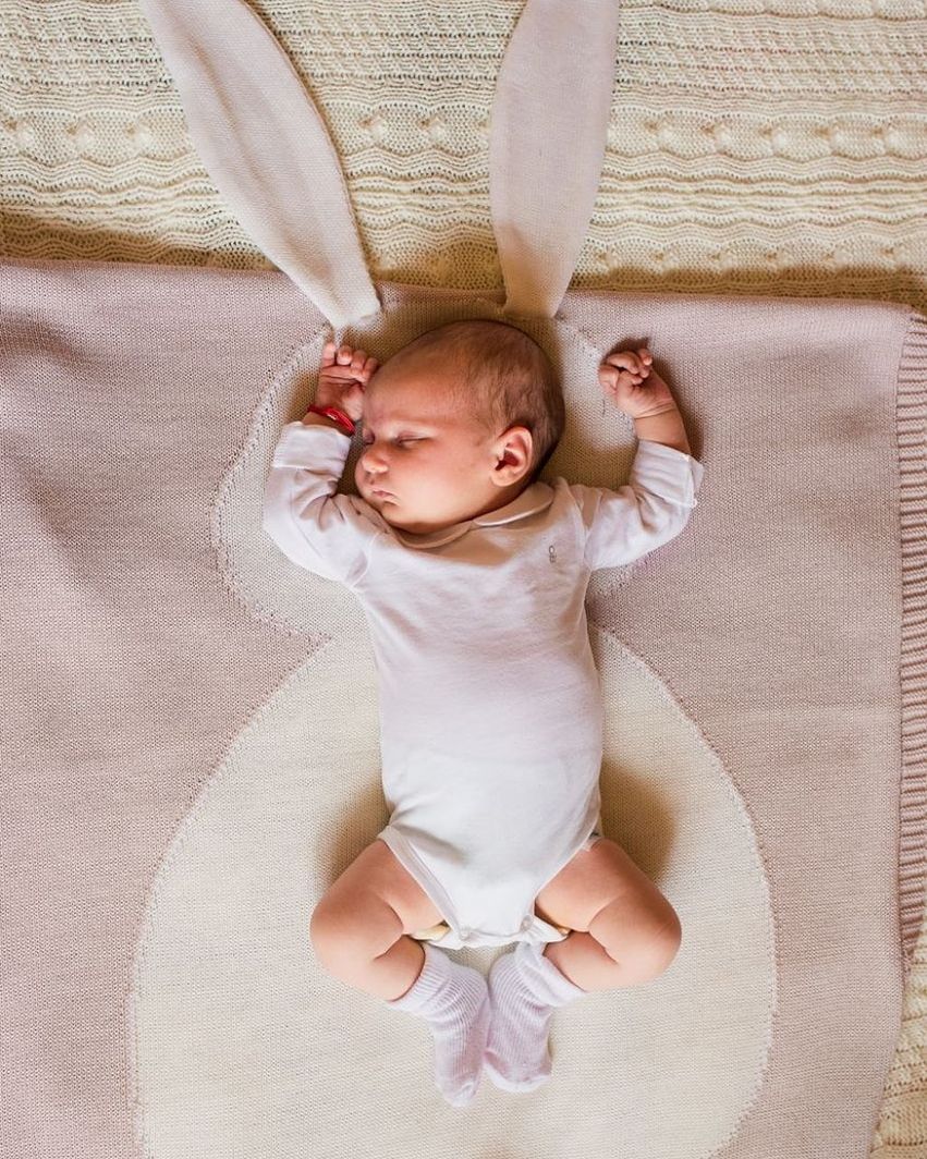 baby, innocence, babyhood, indoors, full length, childhood, arms raised, one person, cute, babies only, lying on back, real people, fragility, growth, day, people