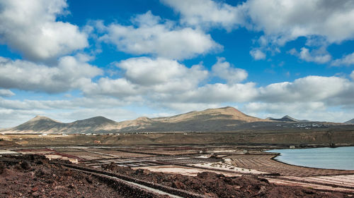 The salinas de janubio in the south of lanzarote. mountain against sky