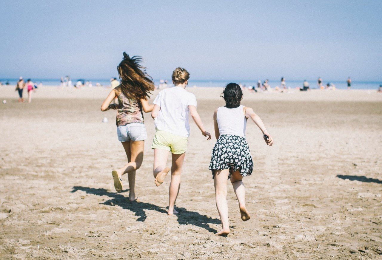 beach, sand, shore, full length, lifestyles, leisure activity, rear view, sea, walking, childhood, casual clothing, person, vacations, girls, standing, boys, clear sky, horizon over water, day