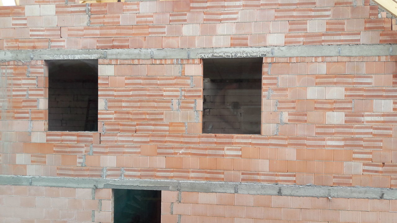 FULL FRAME SHOT OF BRICK WALL WINDOW