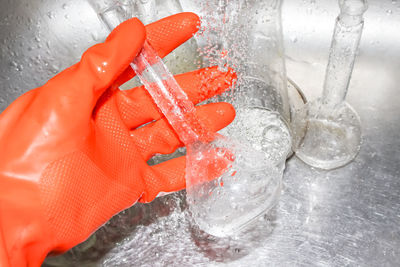 Clean the chemical glass in laboratory with glove