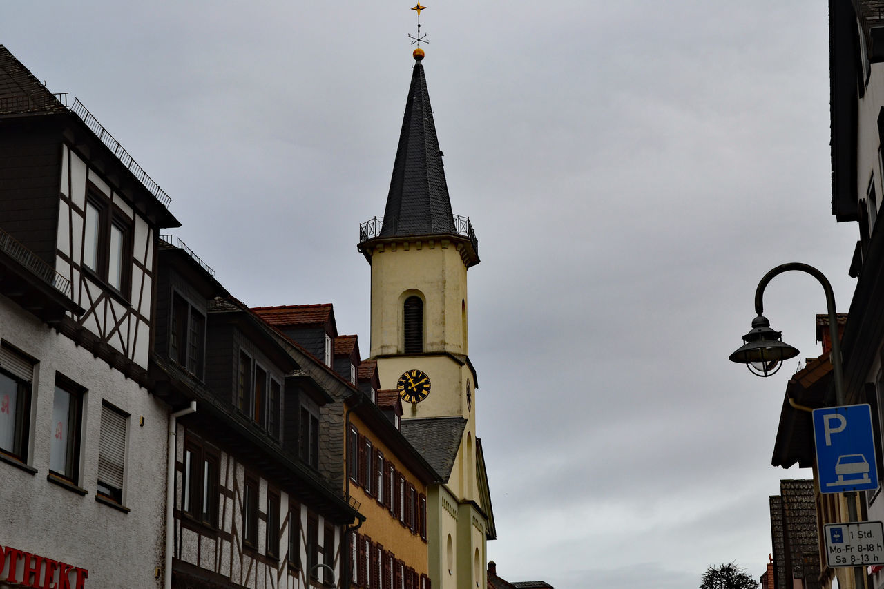 LOW ANGLE VIEW OF BUILDING AGAINST SKY