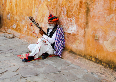 Full length of woman sitting on steps
