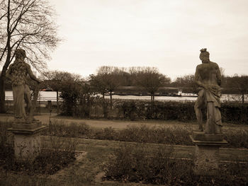 Statue against sky