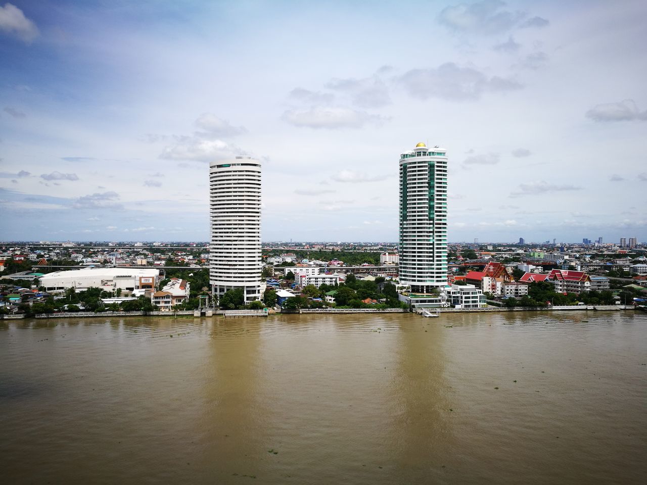 VIEW OF CITY AT WATERFRONT