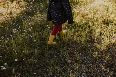 Child with yellow rubber boots