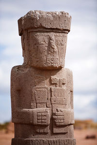 Close-up of the ponce monolith statue against sky