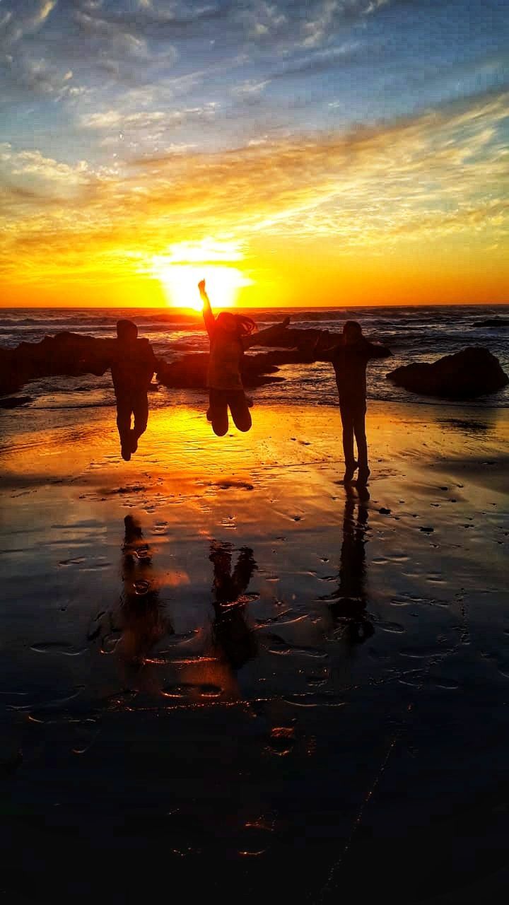 sunset, sky, orange color, water, beauty in nature, beach, land, real people, silhouette, sea, cloud - sky, leisure activity, lifestyles, scenics - nature, two people, nature, men, women, friendship, sun, positive emotion, outdoors, horizon over water, human arm, couple - relationship