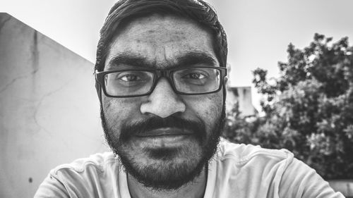 Portrait of young man wearing eyeglasses