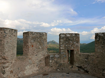 Old ruin building against sky