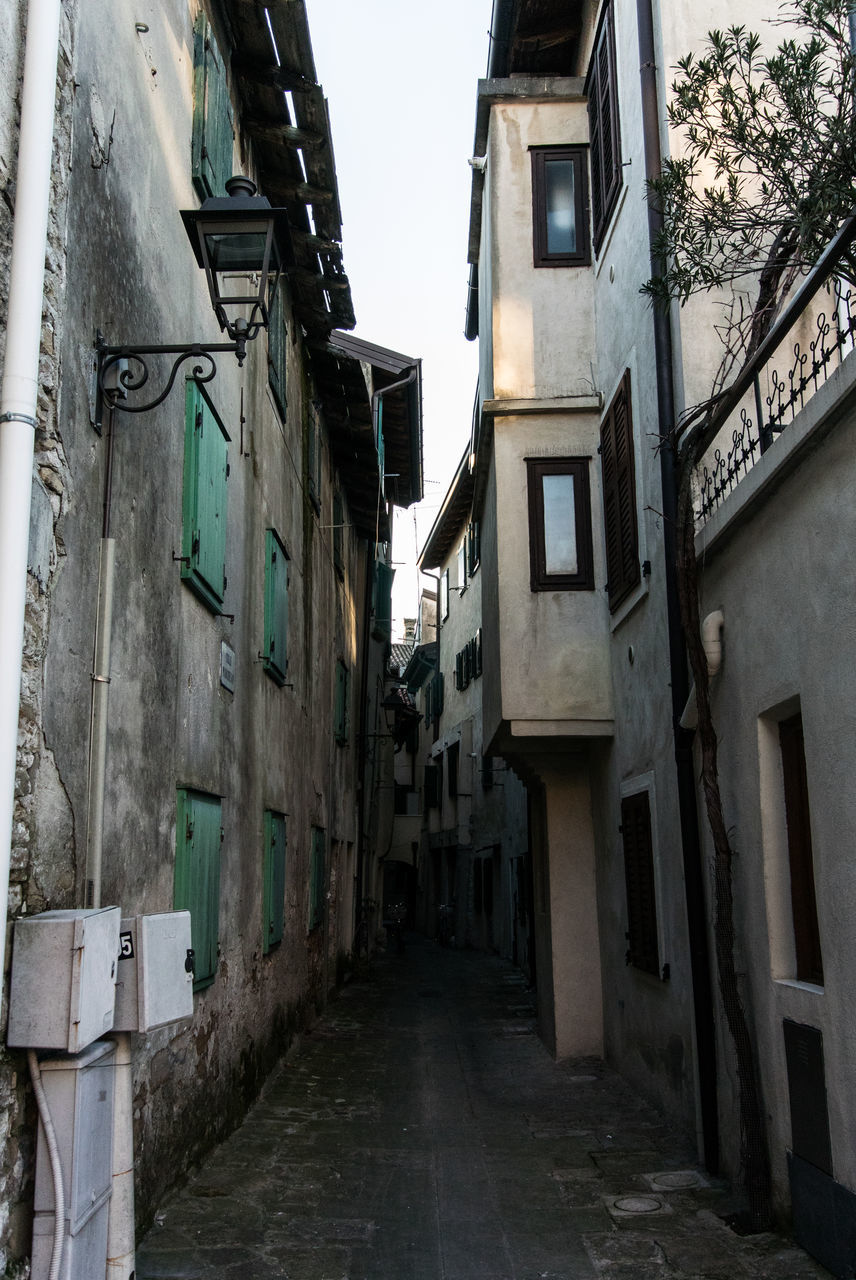 NARROW ALLEY ALONG HOUSES