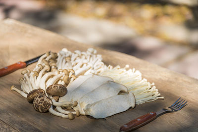 Close-up of chopped bread on cutting board