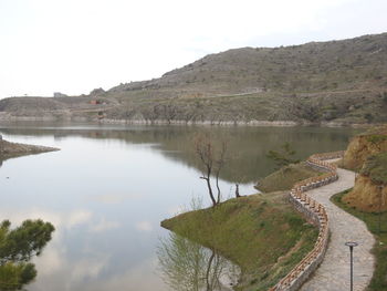 Panoramic view of lake and mountains against sky