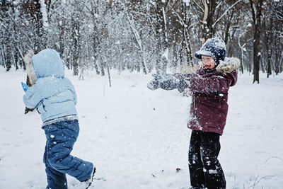 Fun games kids can play in the snow. outdoor winter activities for kids and family. happy kids