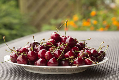 Close-up of cherries in bowl on table