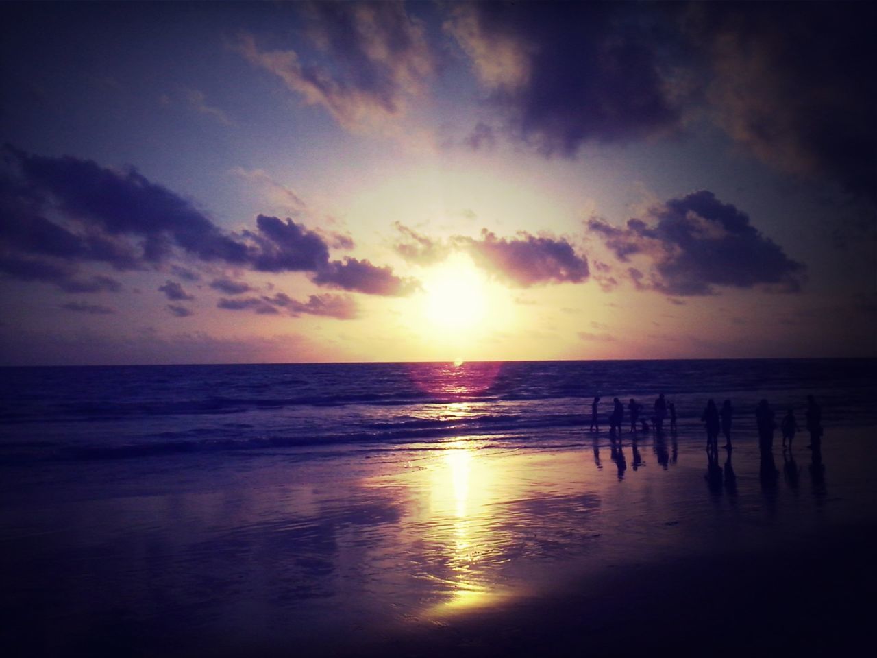 sea, sunset, horizon over water, water, sun, tranquil scene, scenics, tranquility, reflection, sky, beauty in nature, idyllic, beach, nature, silhouette, orange color, cloud - sky, sunlight, cloud, shore