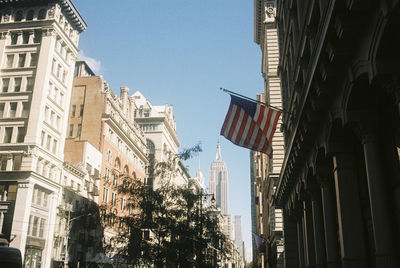 Street photography in on 35mm kodak gold 200 film in new york city.