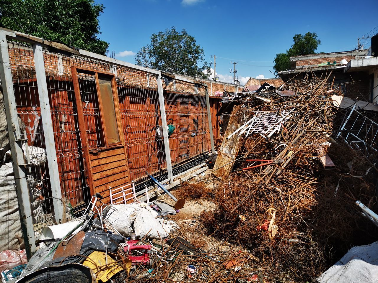 VIEW OF AN ABANDONED HOUSE