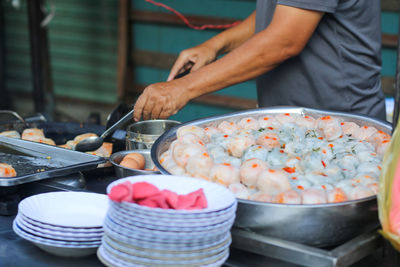 The original chive cake of the tieu people sold for more than 40 years at xa tay market