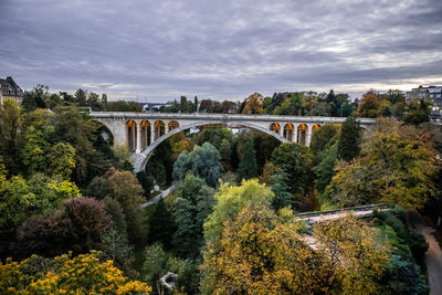 Arch bridge over river against sky