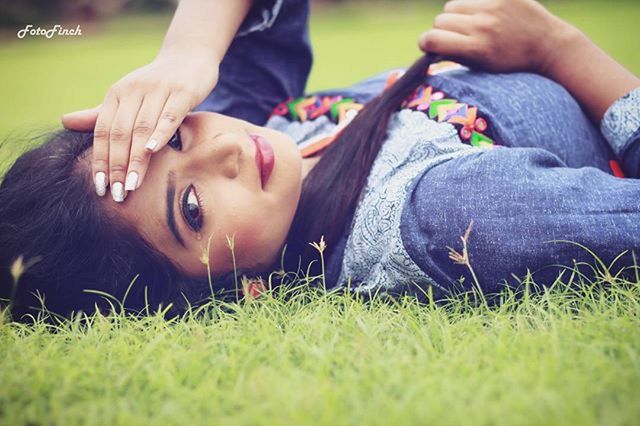 grass, field, grassy, lifestyles, leisure activity, focus on foreground, person, holding, selective focus, childhood, side view, casual clothing, part of, close-up, playing, park - man made space, lawn