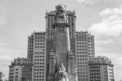 Low angle view of monument to miguel de cervantes at plaza de espana