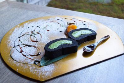 Close-up of bread in plate on table