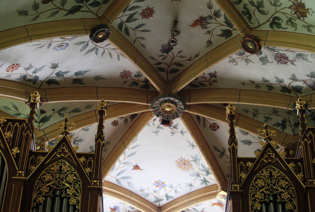 LOW ANGLE VIEW OF CHANDELIER